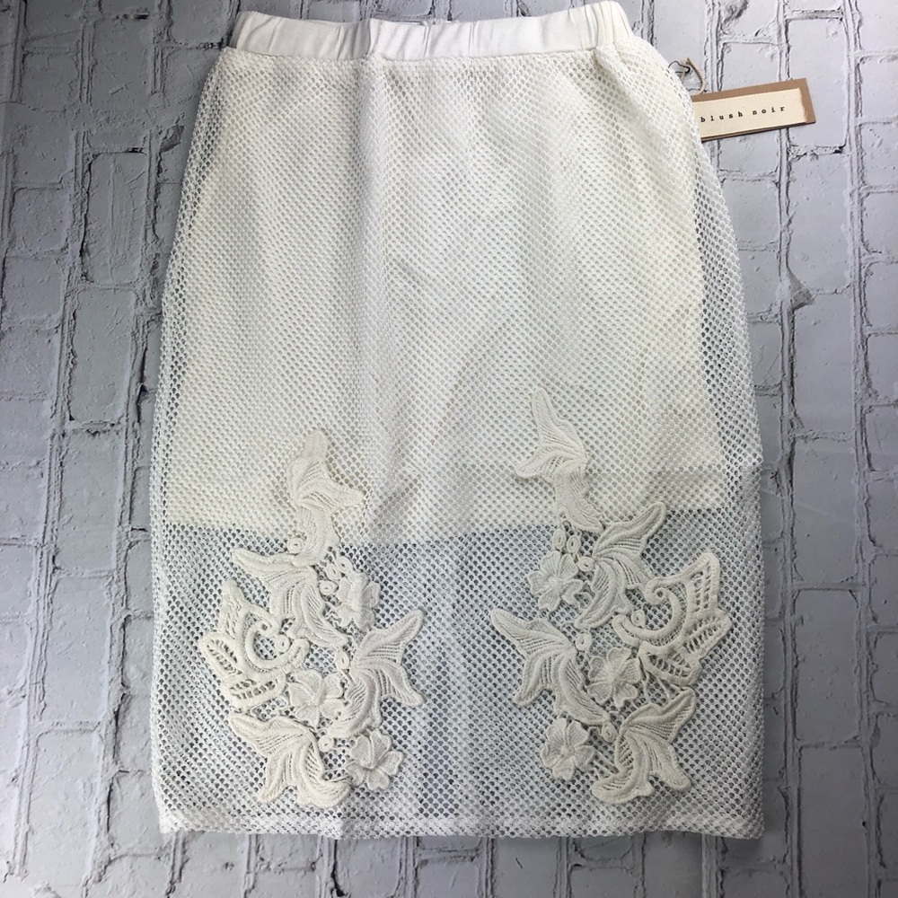 Blush Noir knit crochet lace overlay floral skirt ivory size small
